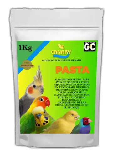 Variedad de envases de pastas de cría para aves