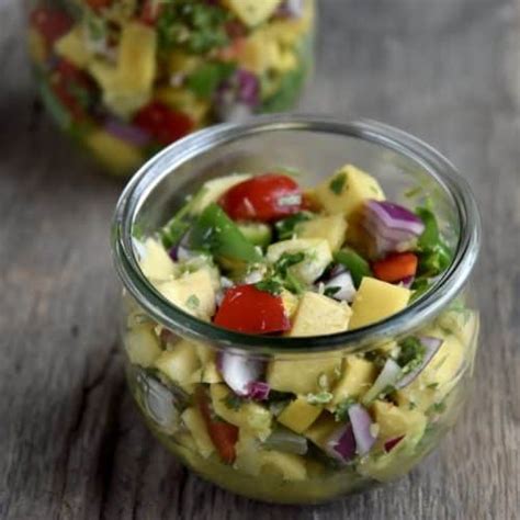 Chutney de mango fermentado servido en un tazón