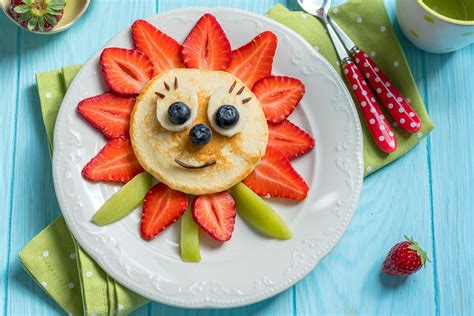 plato creativo con frutas para niños
