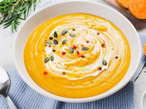 Crema de boniato servida en un cuenco