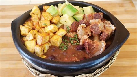 Plato de Frijolada con todos sus componentes
