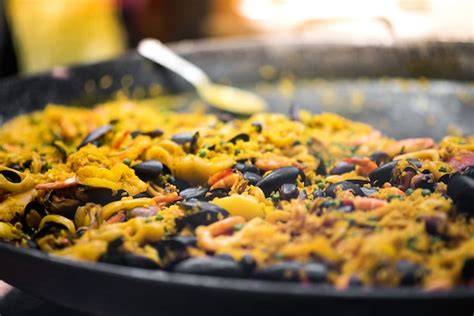 Paella alicantina recién hecha