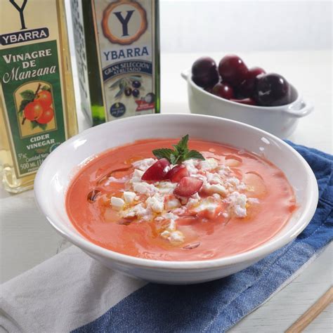 Gazpacho de cerezas con queso feta