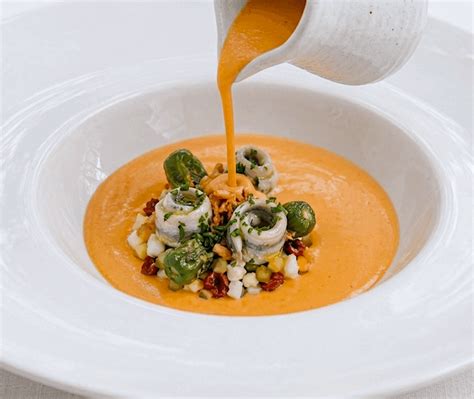 Gazpacho amarillo de melocotón con vieiras