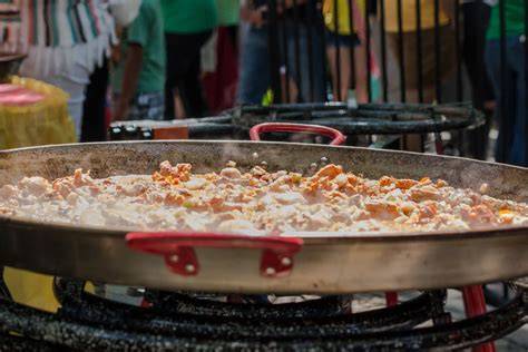 Tipos de paelleras y fuegos para cocinar paella