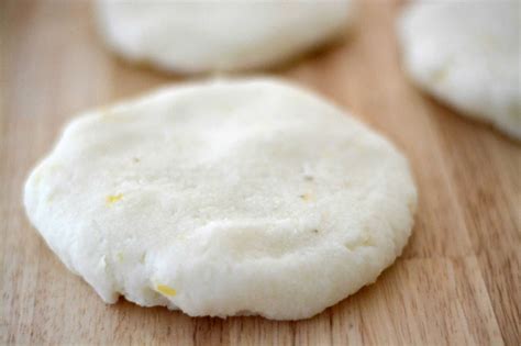 Masa de arepa fresca lista para cocinar