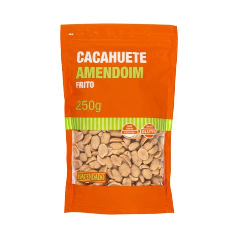 Cacahuetes fritos dorados y crujientes en un bol