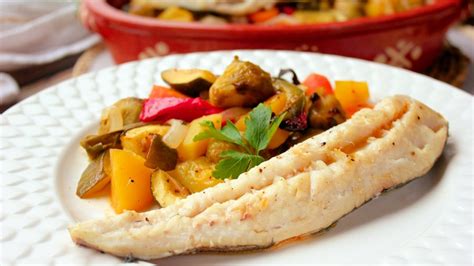merluza al vino con setas y verduras