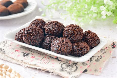 Brigadeiros de chocolate en cápsulas de papel