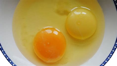 Huevo con yema y clara