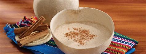 Pozol hondureño servido con canela en polvo
