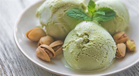 infografía con los 3 ingredientes principales para el helado de pistacho