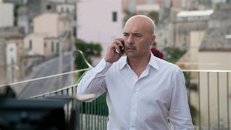 El Comisario Montalbano comiendo pasta n'casciata