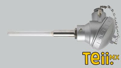 Termopar midiendo temperatura en horno cerámico