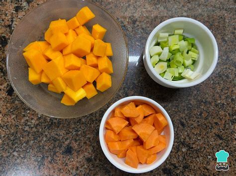 Ingredientes para crema de yuca y zanahoria
