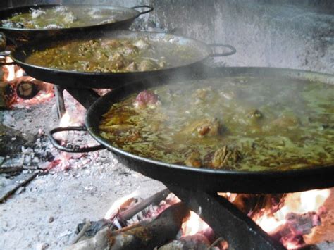 Cocción de paella con leña de naranjo