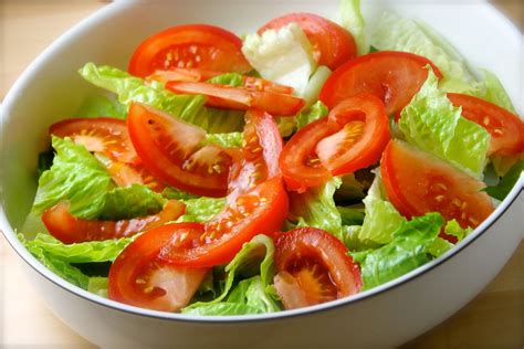 Ensalada de lechuga con mandarina, espárragos y queso