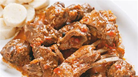 Ingredientes frescos para chivo guisado