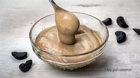 Mayonesa de ajo negro lista para servir