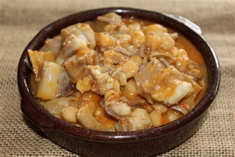 Guarnición de pan para garbanzos con morro y oreja