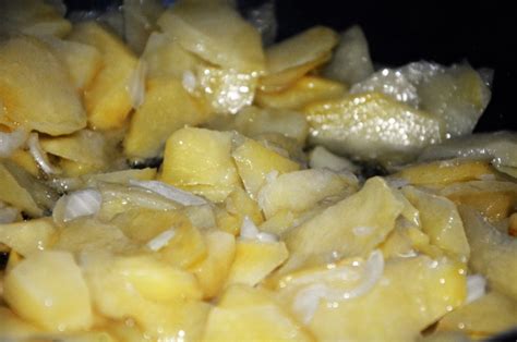 Freír patatas para tortilla