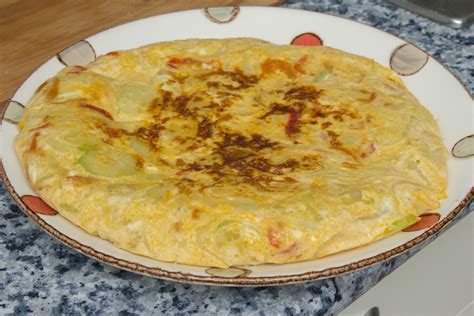 Mezcla de huevo y patata para tortilla