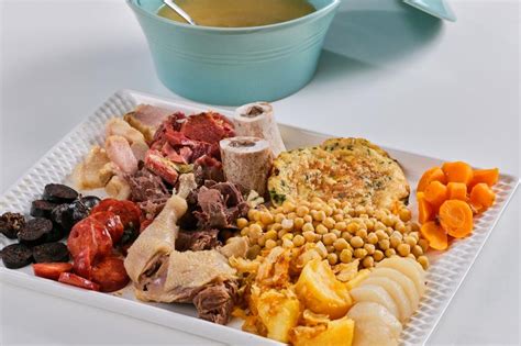 Plato de cocido madrileño con nabo