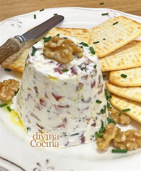 variedad de aperitivos con base de alcachofa y cremas de queso