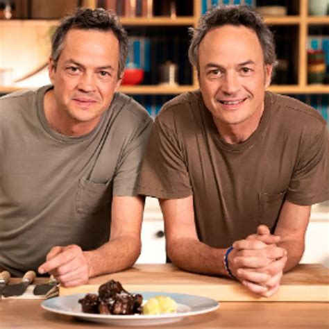 Hermanos Torres cocinando arroz con chipirones