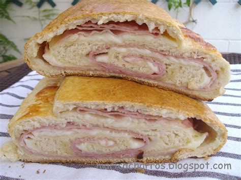 Pan relleno con jamón, queso y aceitunas