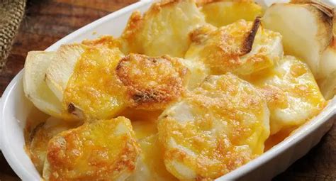 Papas gratinadas doradas y crujientes en airfryer