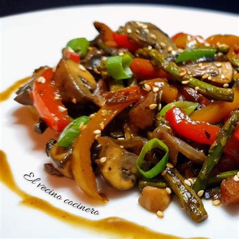 Champiñones y verduras salteadas