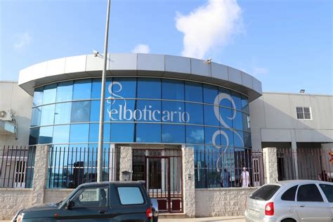 Edificio de la panificadora El Boticario en Cox