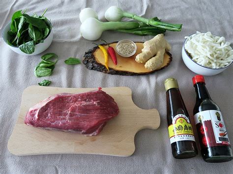 Ingredientes para noodles con ternera