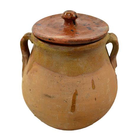 puchero de barro artesanal con tapa