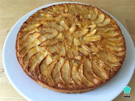 Tarta de manzana sin gluten con corte transversal