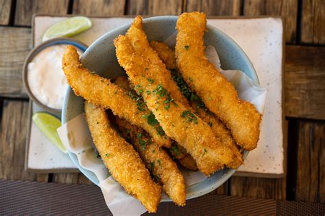 Goujons de bacalao empanados