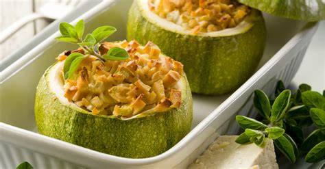 Calabaza rellena con legumbres y verduras