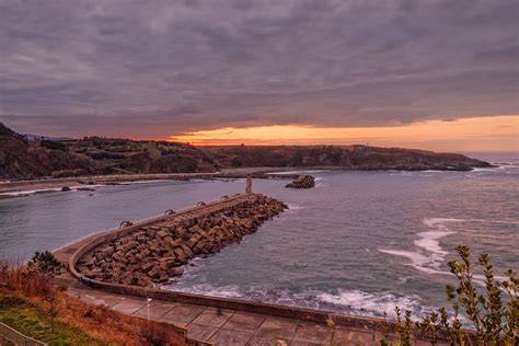 Puerto de Luarca al atardecer