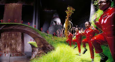 escena de la fábrica de chocolate en la película
