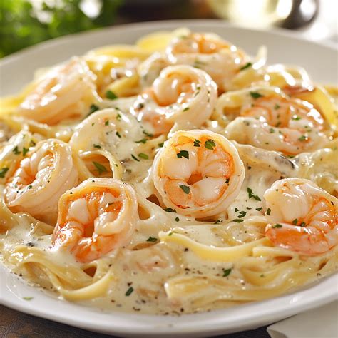 Plato de pasta con camarones