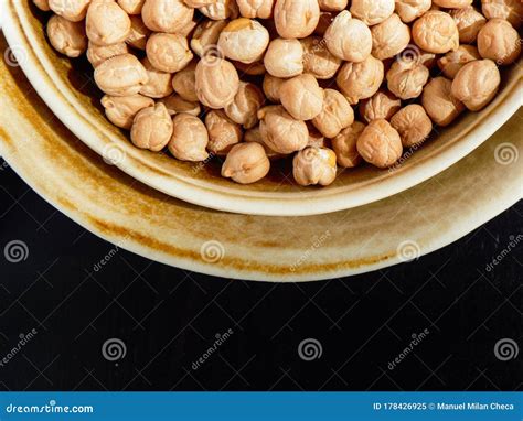 Garbanzos cocidos en un bol