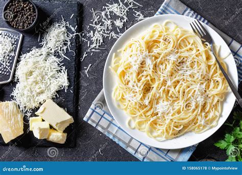 Plato de pasta con queso Gran Moravia rallado