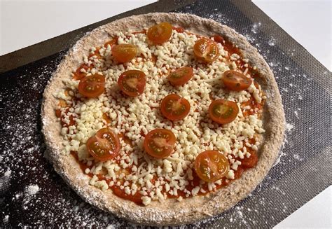 Proceso de amasado de masa de pizza integral