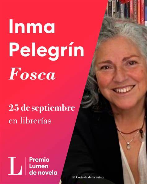 Escritora Inma Pelegrín recibiendo el Premio Lumen