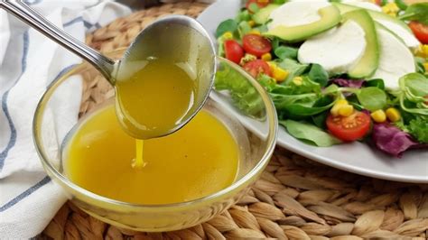 Ingredientes para la vinagreta de la ensalada
