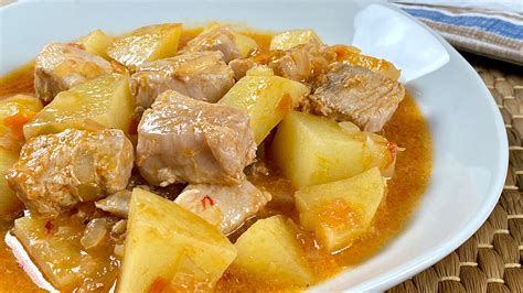 Marmitako de bonito recién servido