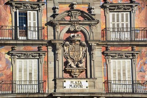 Detalle de los frescos de la fachada de la Casa de la Panadería