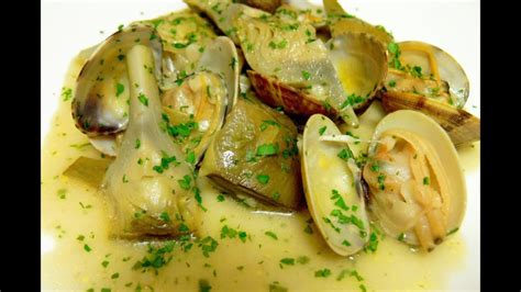 Plato de alcachofas con almejas terminado
