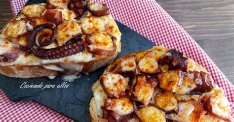 Ingredientes frescos para tostas de pulpo y gulas